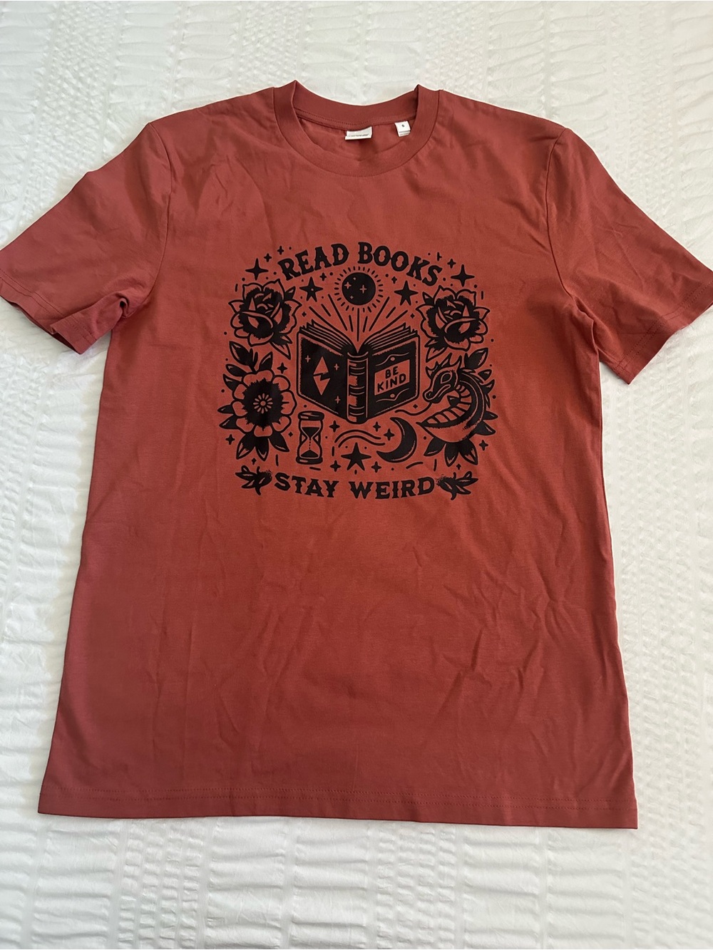 Graphic 'Read Books Stay Weird' Short Sleeve Tee - Rust Unisex Size Small NEW
